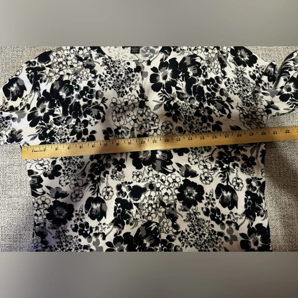 Designers Originals Black White Floral Button Down Cardigan Sweater Sz L - Picture 9 of 10